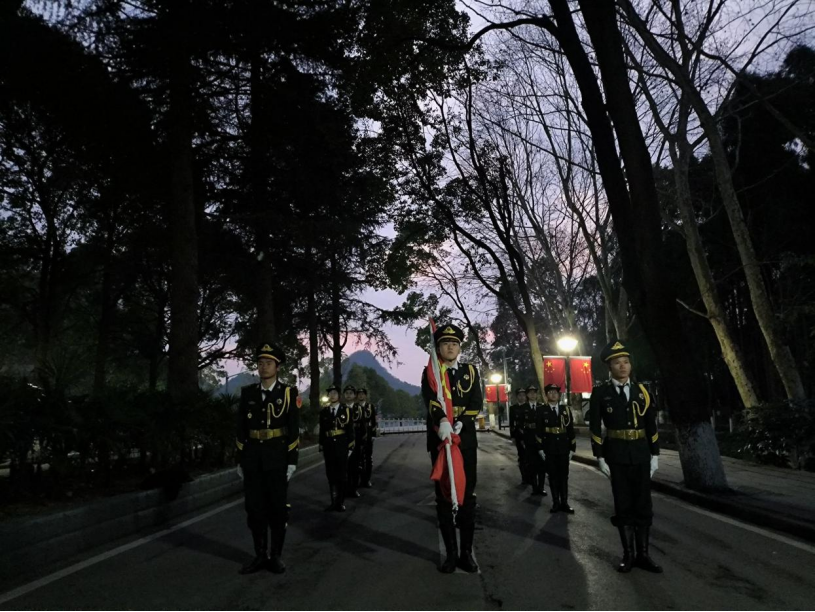 开学第一课│泰国a片
组织开展“向国旗敬礼”升国旗仪式