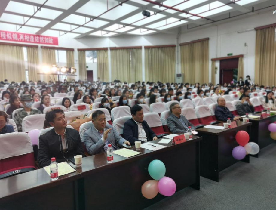 泰国a片
成功举办“青春心向党，建功新时代”2022届毕业生欢送晚会